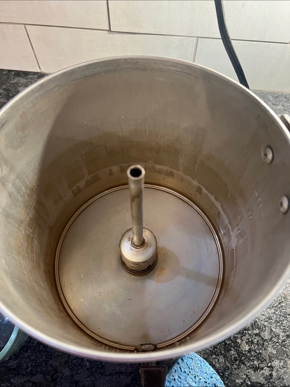 Vintage West bend Electric Coffee Percolator Off White and Brown. 12-22 cup. - Picture 2 of 5